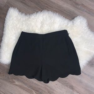 Wilfred Scalloped Shorts